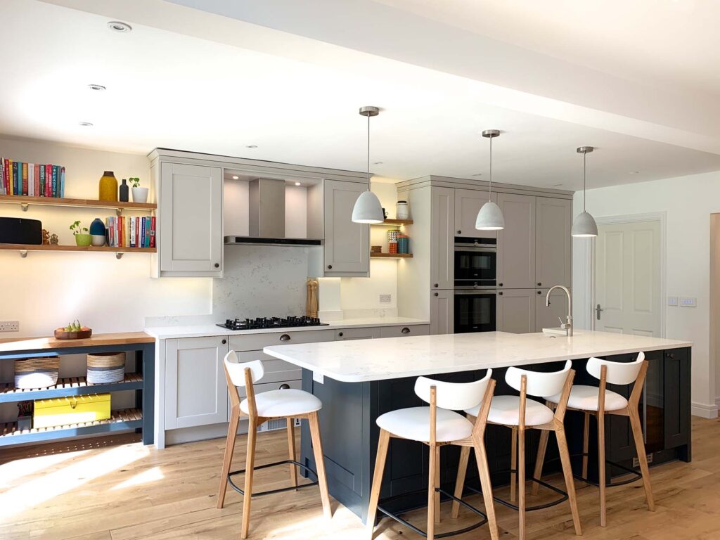 DistinctiveShakerKitchenWokinghamBerkshirebyUtopiaKitchens1377.jpg