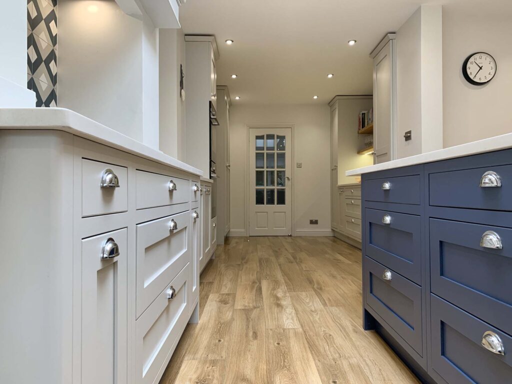 UD2379ABeautifulHandBuiltShakerKitchenBerkshire-27.jpg
